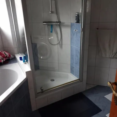 Eenpersoonskamerskamer, Gezamenlijk Gebruik Badkamer En Toilet